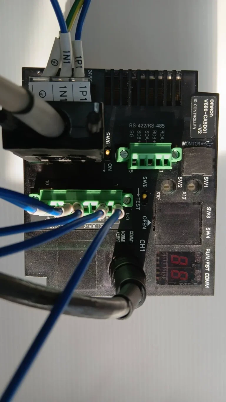 V680-CA5D01-V2 omron IDcontroller